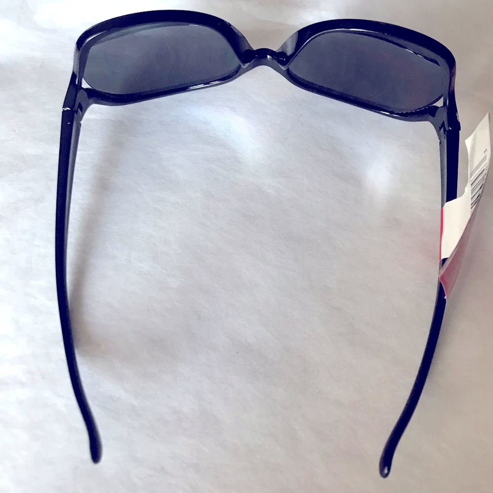 SALE ‼️ NWT POLARIZED SUN GLASSES